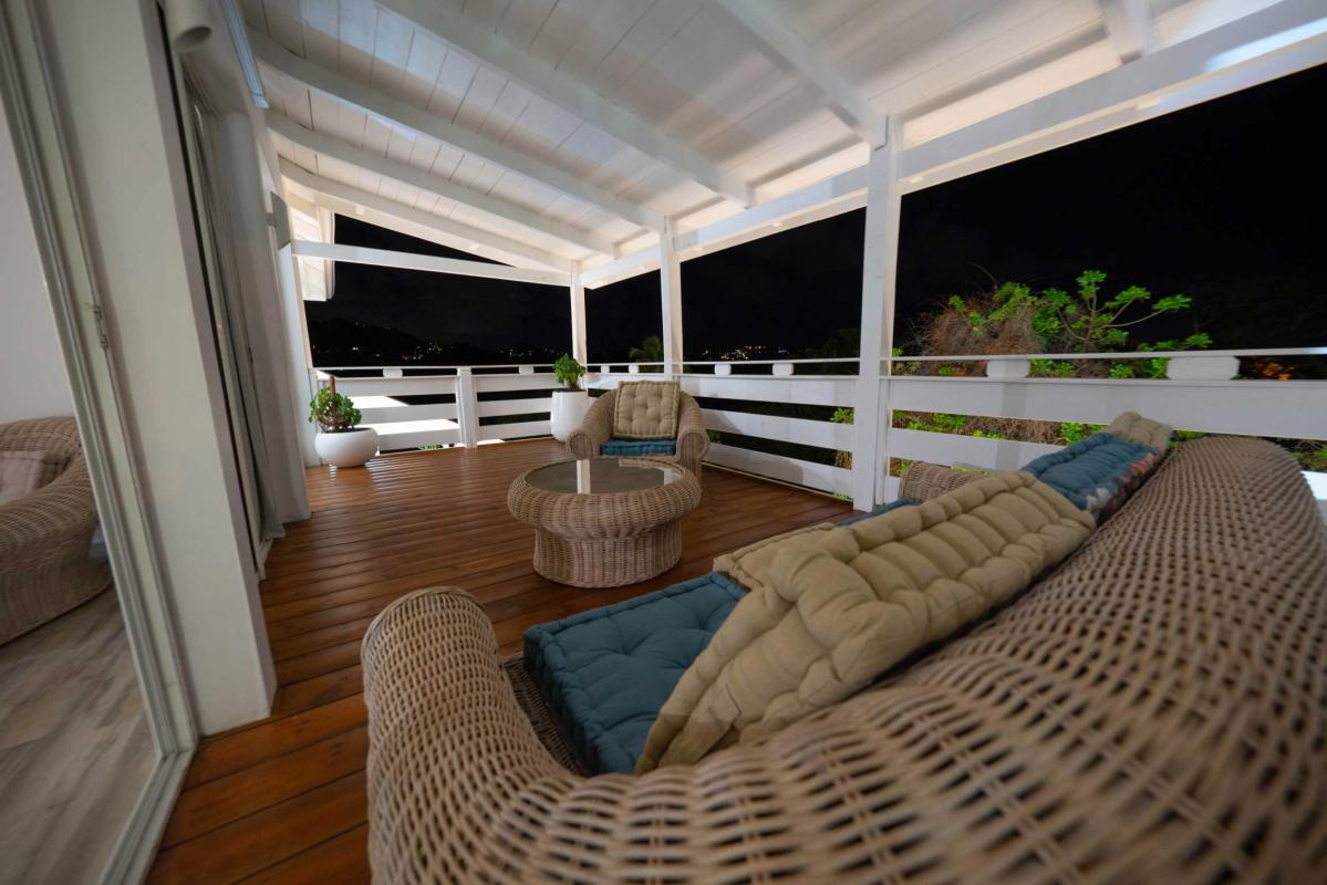 11 Location villa avec piscine le françois martinique_salon privé chambre 1